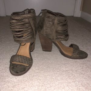 WORN ONCE Not Rated Block Heels